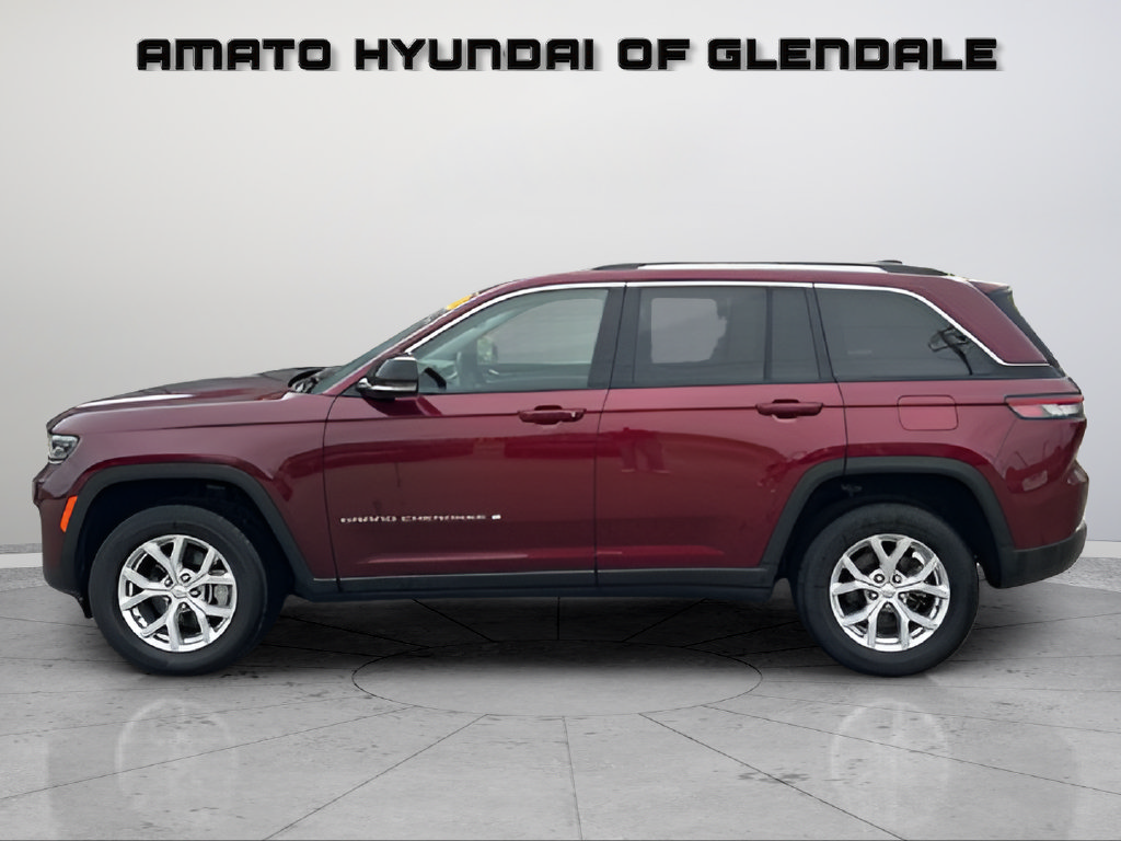 Used 2024 Jeep Grand Cherokee Limited AWD/4WD image 3
