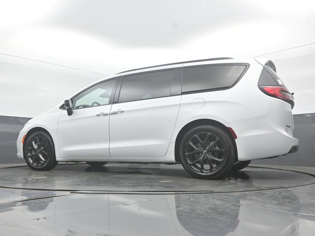 Used 2025 Chrysler Pacifica Limited FWD image 52