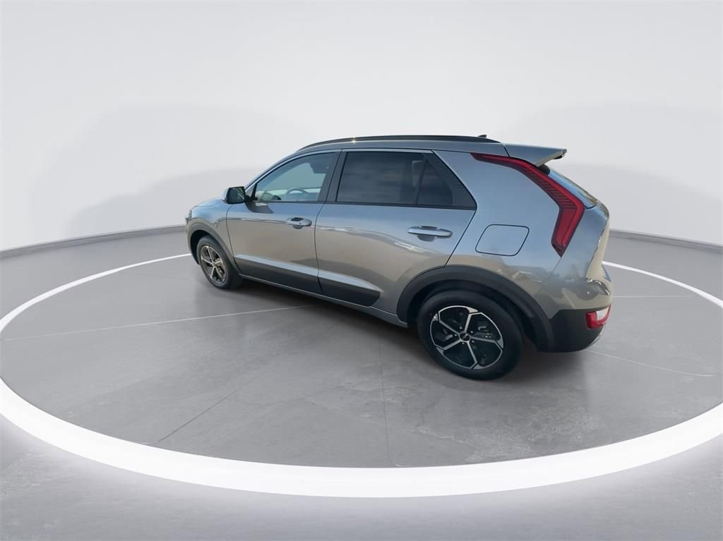 Certified 2025 Kia Niro EX image 9