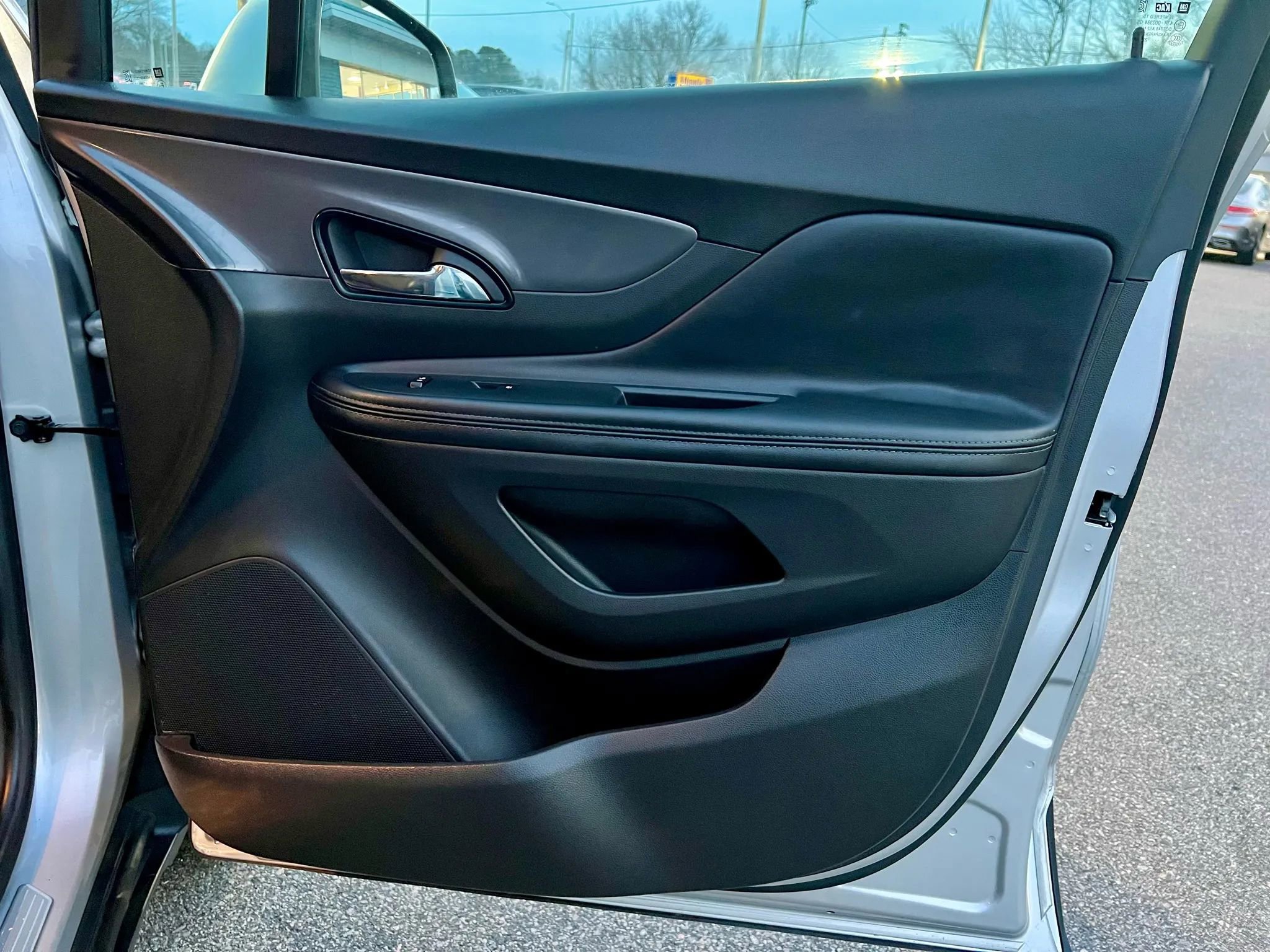 Used 2021 Buick Encore Preferred image 34