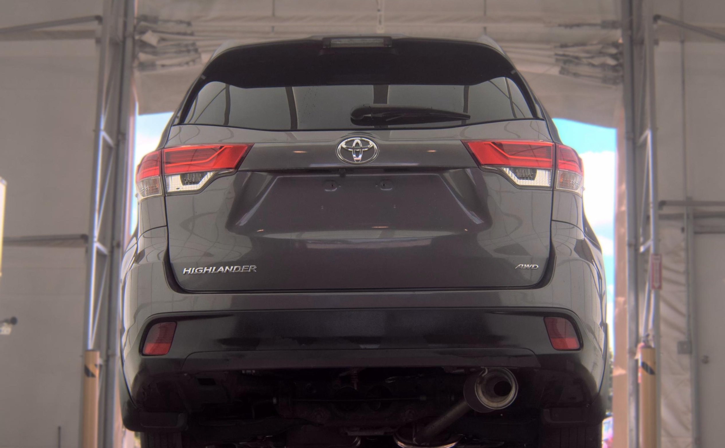 Used 2018 Toyota Highlander LE AWD/4WD image 4