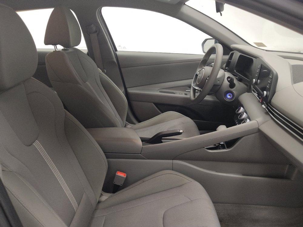 Used 2025 Hyundai Elantra SE FWD image 21