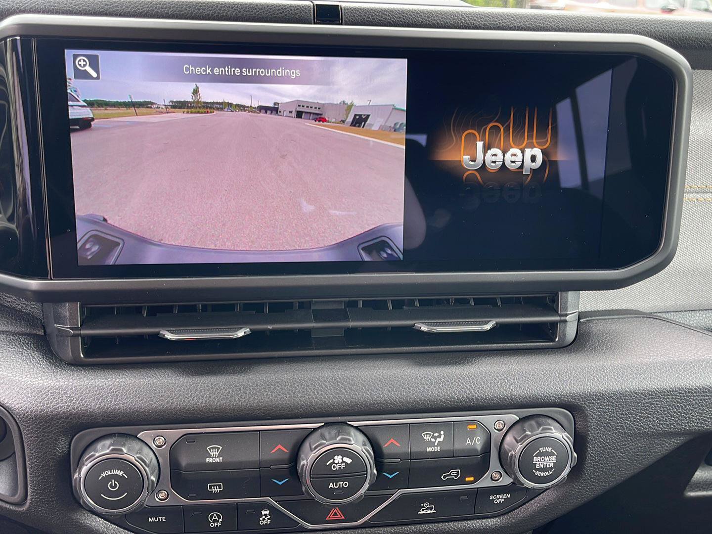 New 2026 Jeep Gladiator Sport AWD/4WD image 19