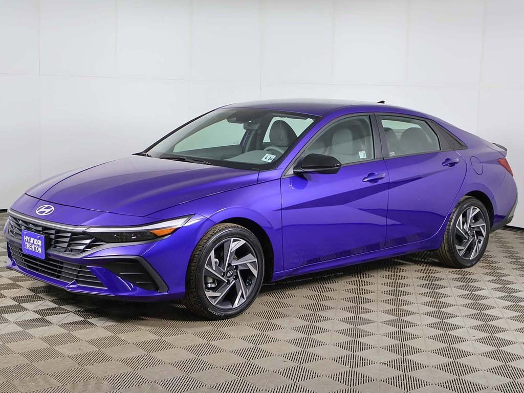 Certified 2025 Hyundai Elantra Sport image 7