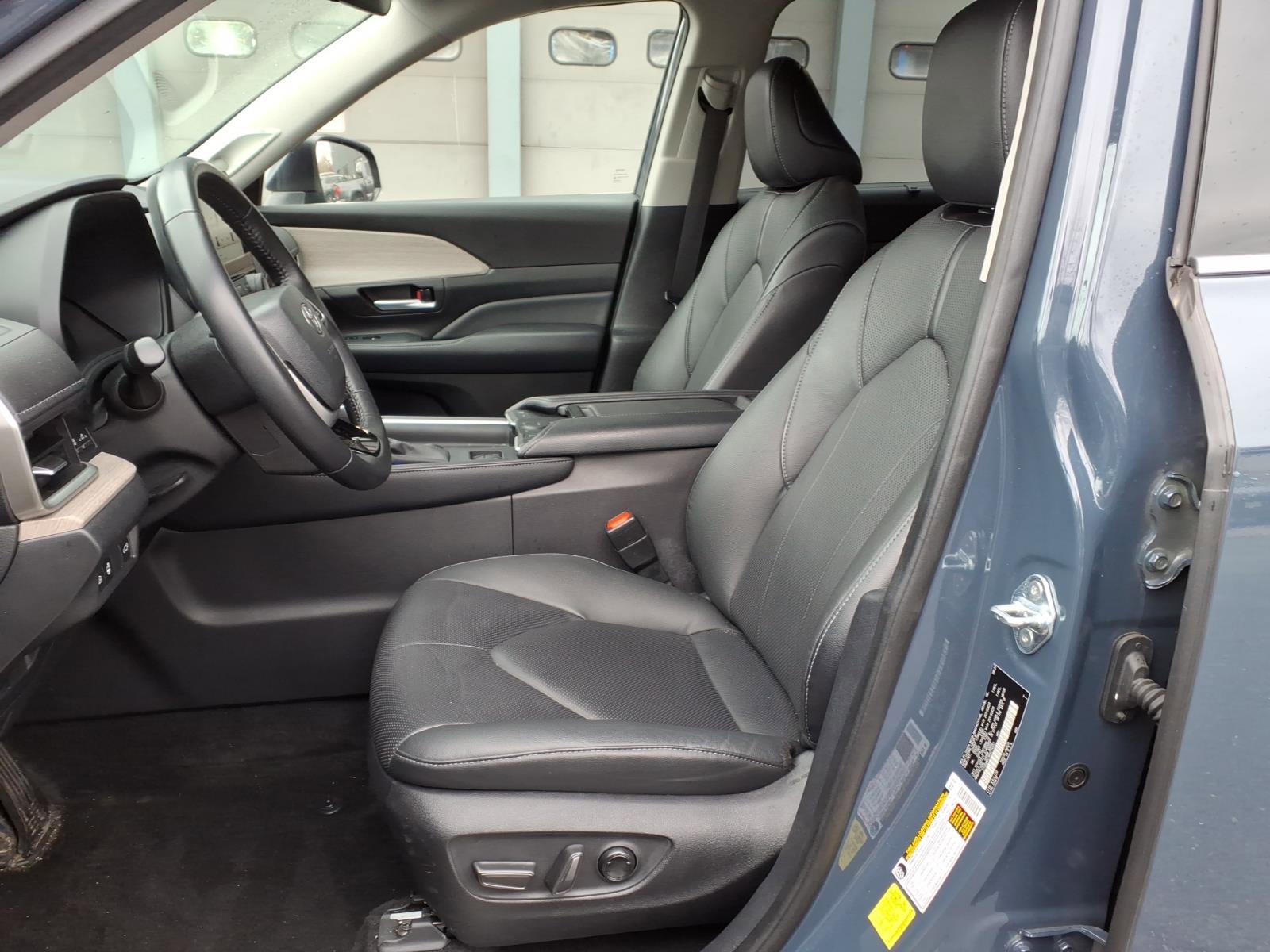 Certified 2024 Toyota Grand Highlander Platinum image 16
