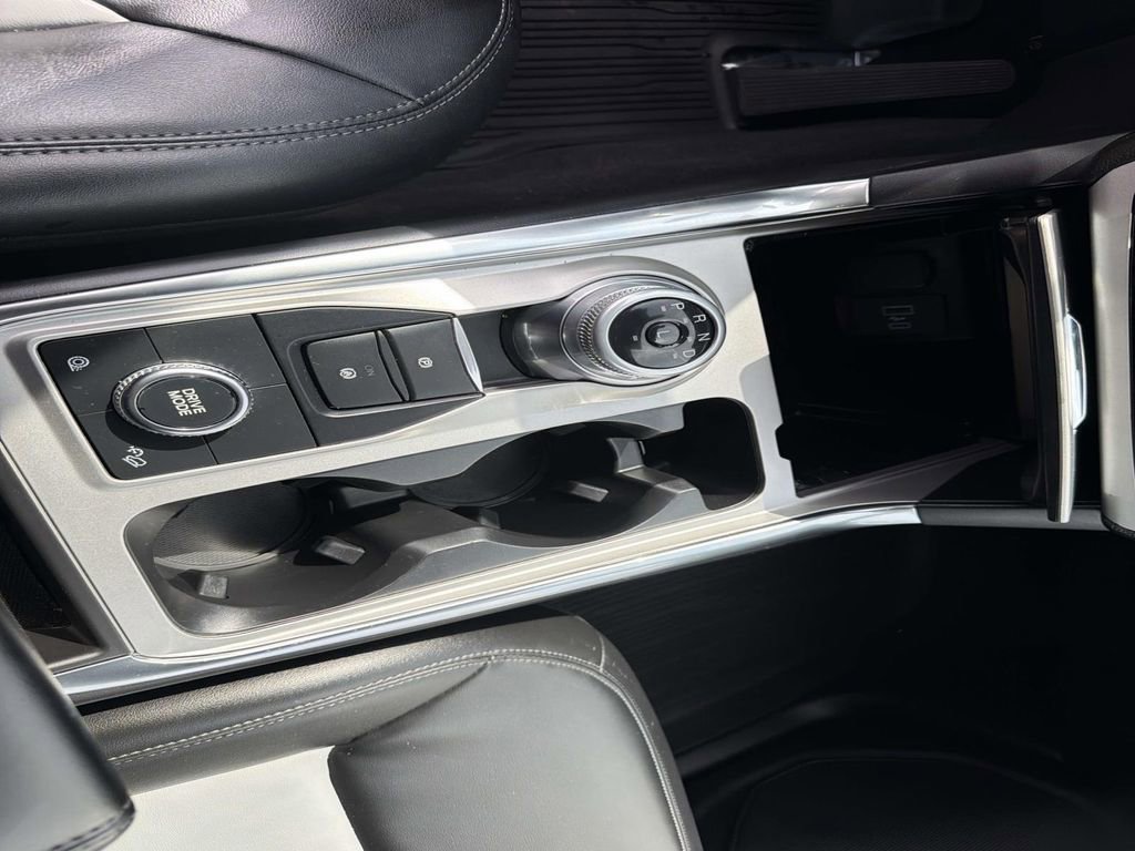 Used 2022 Ford Explorer XLT w/ Equipment Group 202A image 28