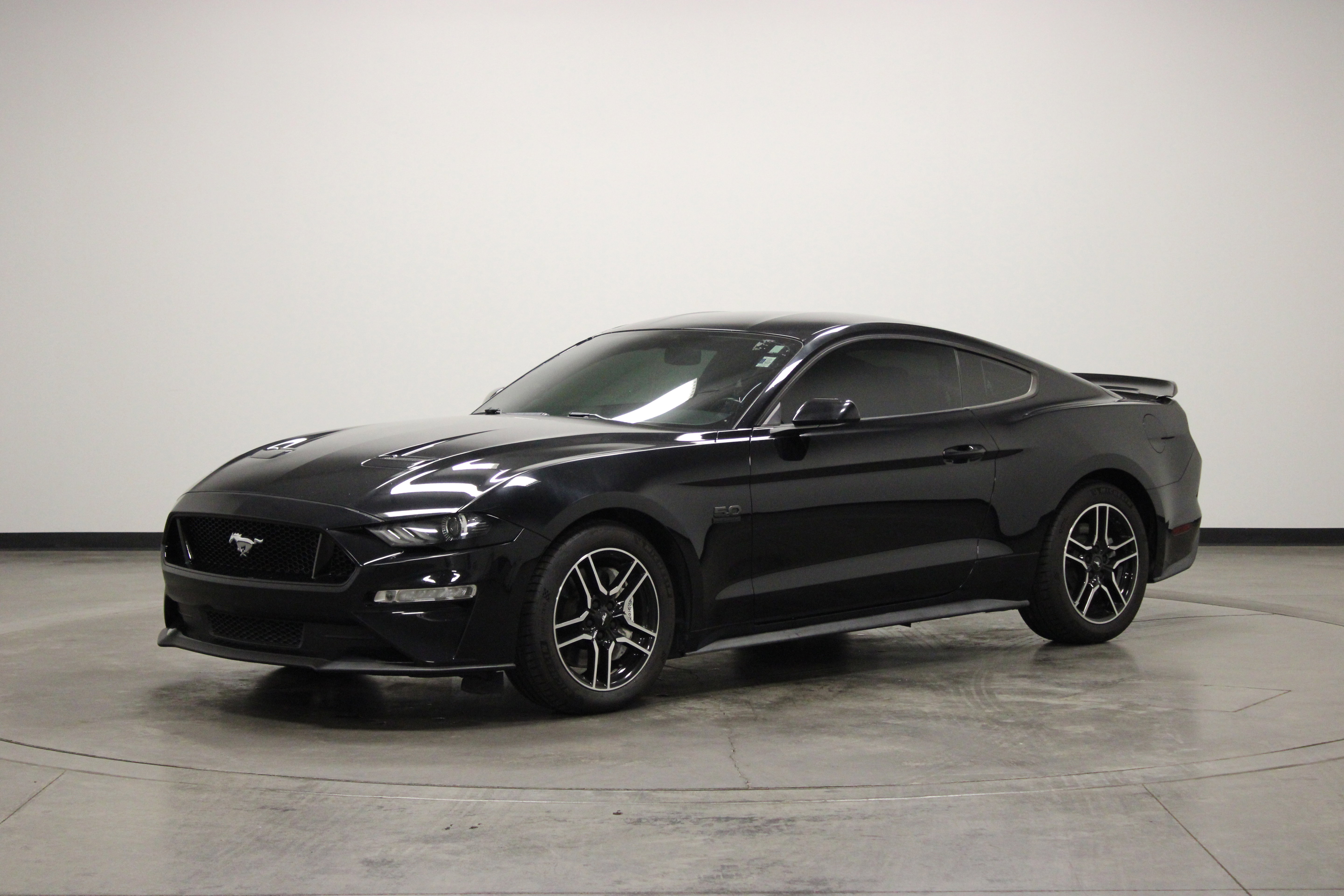 Used 2019 Ford Mustang GT RWD image 4