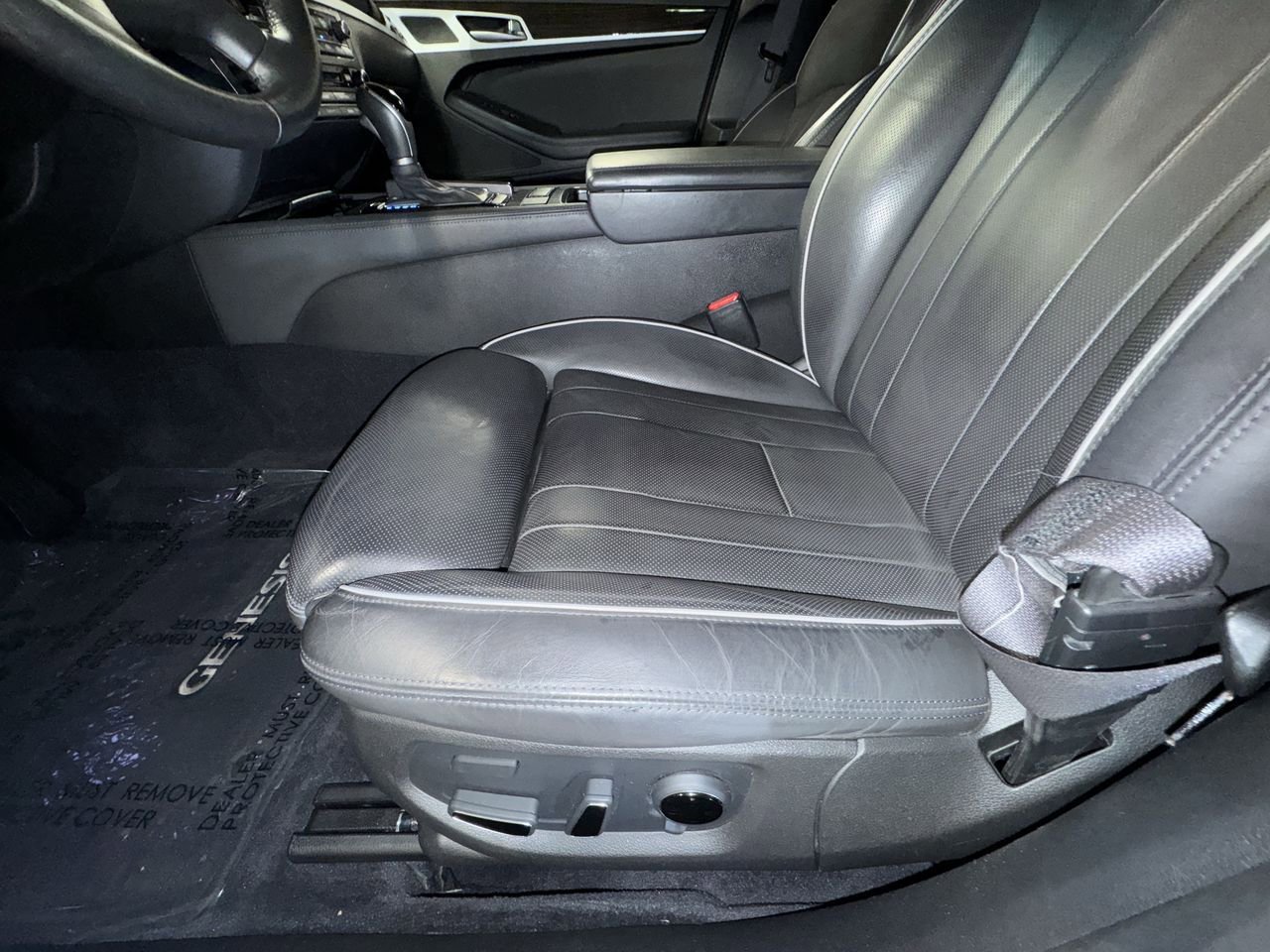 Used 2015 Hyundai Genesis 3.8 w/ Option Group 03 image 17