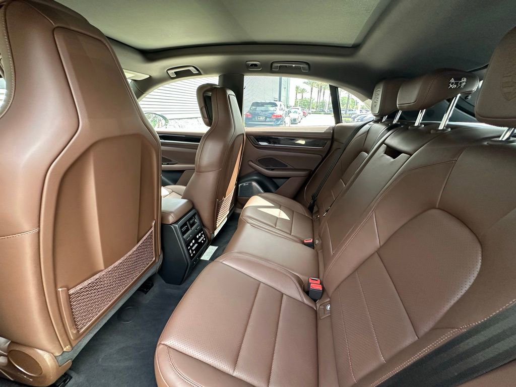 Certified 2025 Porsche Macan 4S Electric AWD/4WD image 40