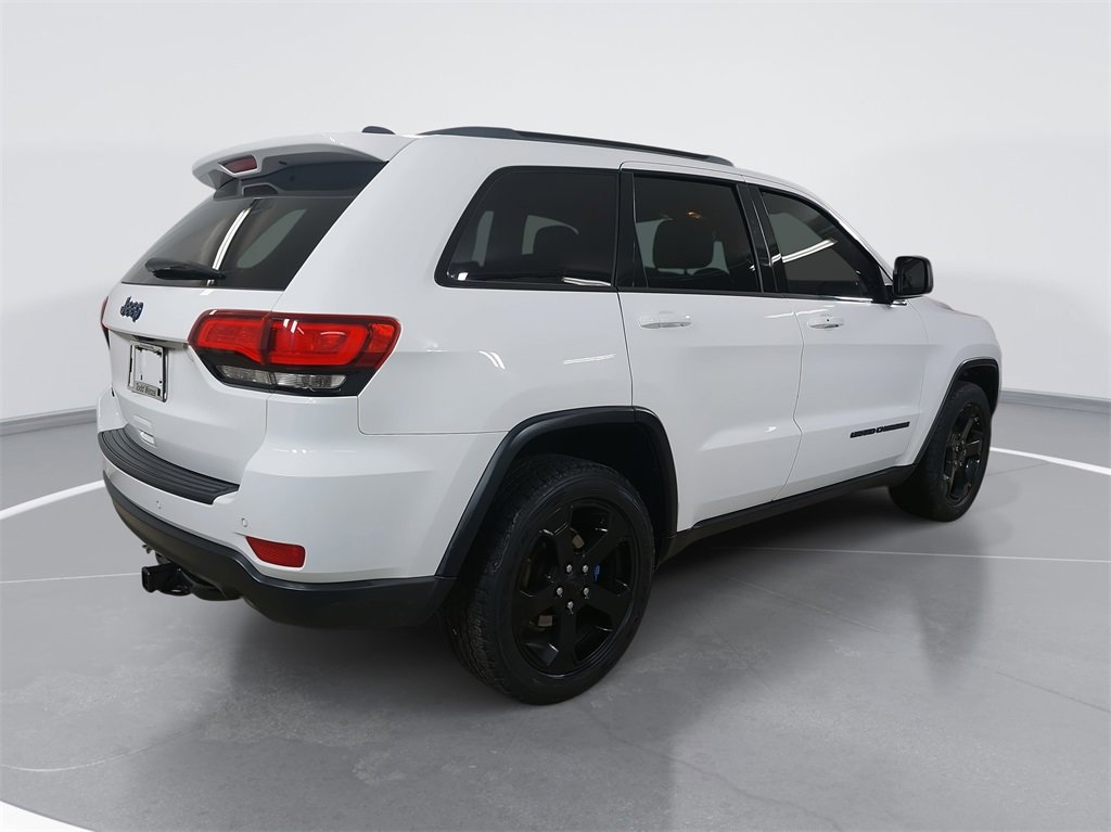 Used 2019 Jeep Grand Cherokee Laredo image 3