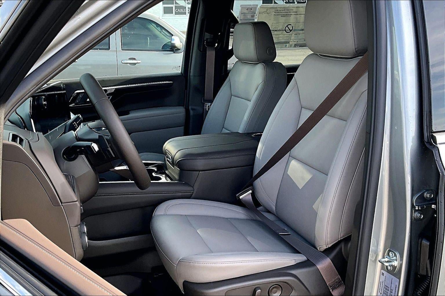 New 2026 Chevrolet Suburban LT w/ Comfort Package AWD/4WD image 9