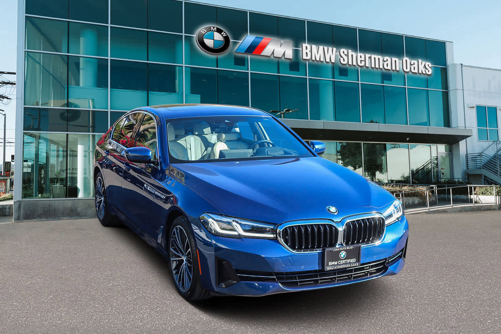 Certified 2023 BMW 530i w/ Premium Package image 3