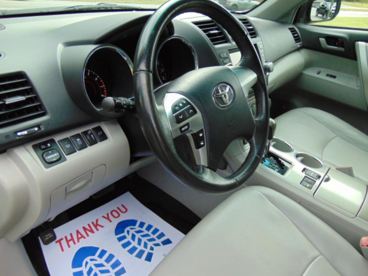 Used 2012 Toyota Highlander SE w/ Tow Pkg AWD/4WD image 13