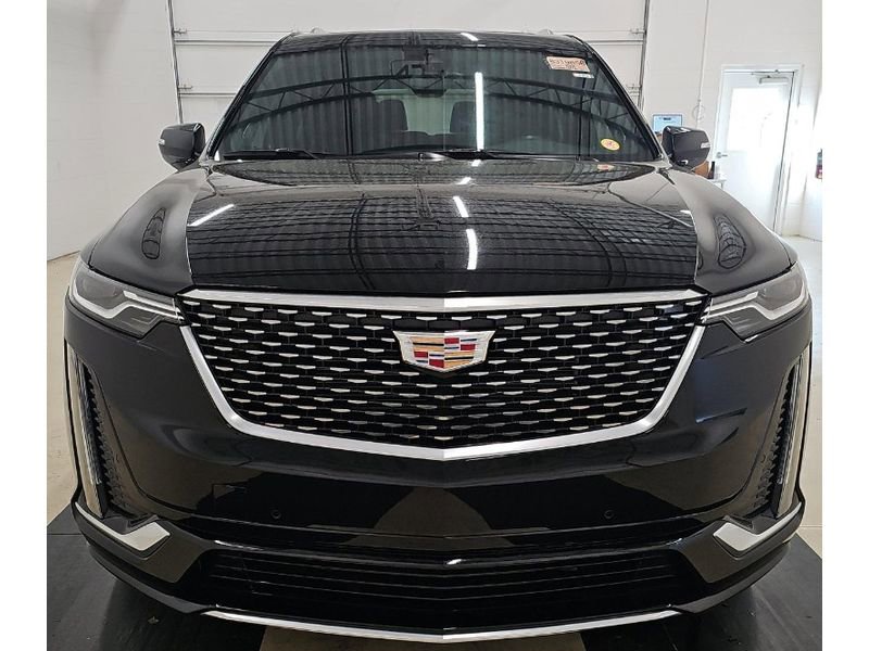 Used 2024 Cadillac XT6 Premium Luxury AWD/4WD image 2