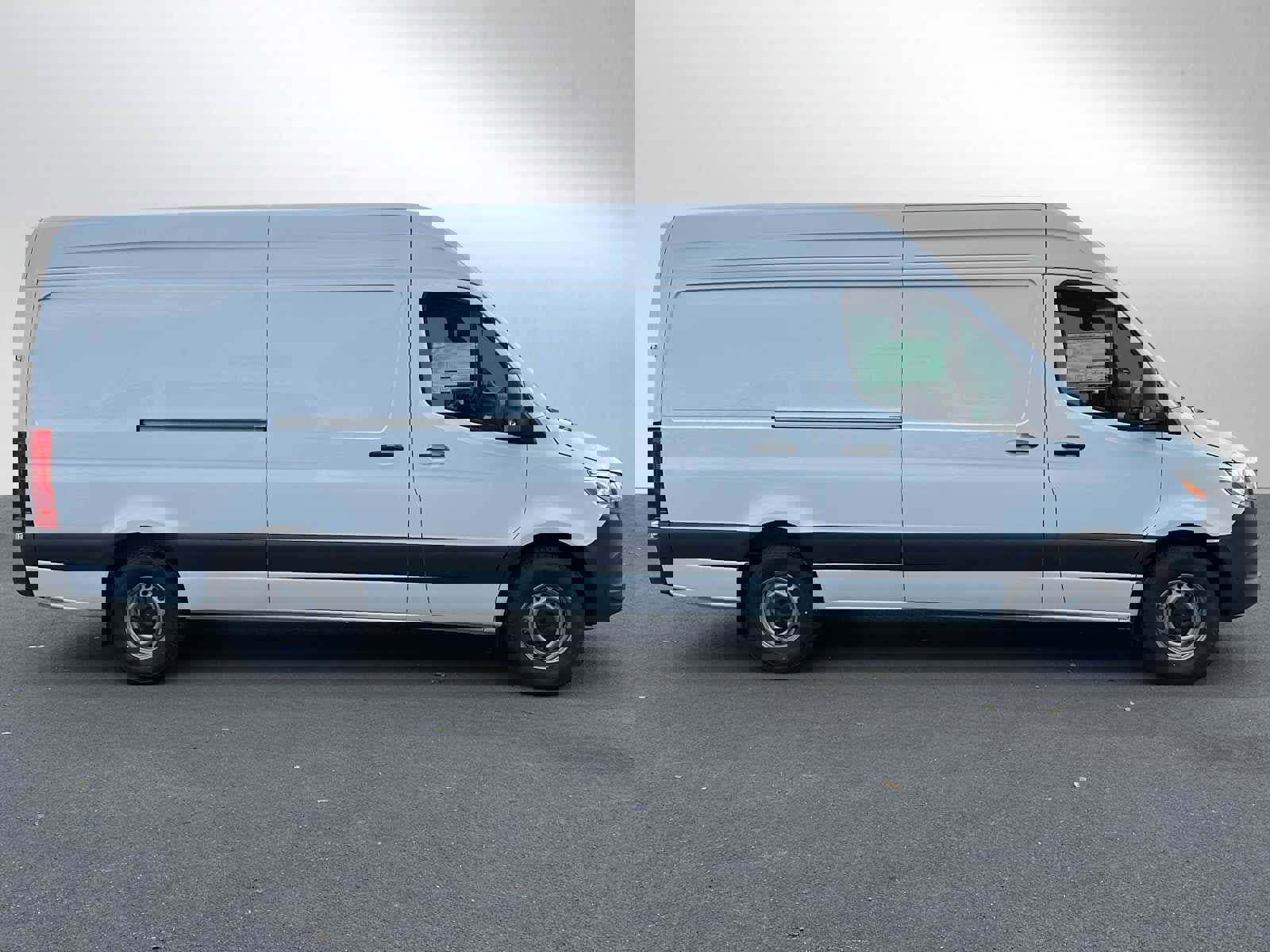 Used 2024 Mercedes-Benz Sprinter 2500 image 2