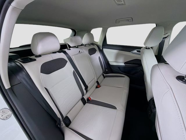 New 2026 Volkswagen Taos SE image 26
