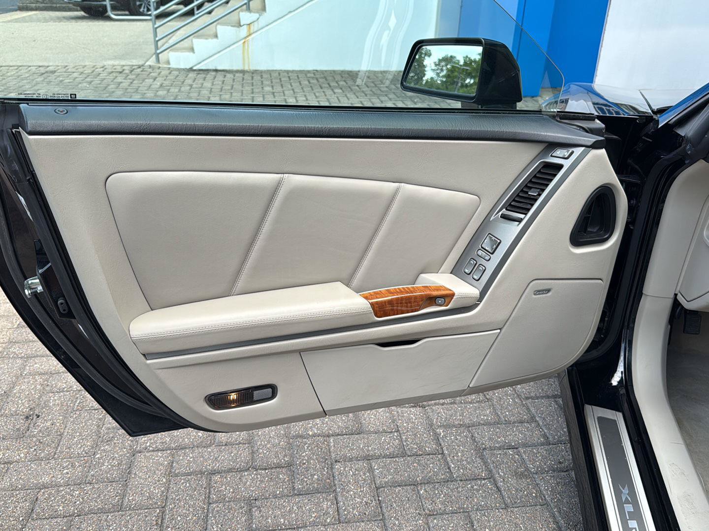 Used 2006 Cadillac XLR RWD image 11