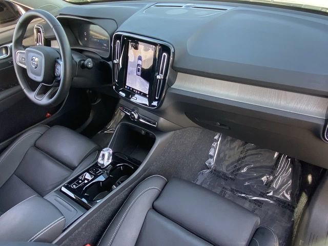 Certified 2025 Volvo XC40 B5 Plus w/ Protection Package Premier image 13