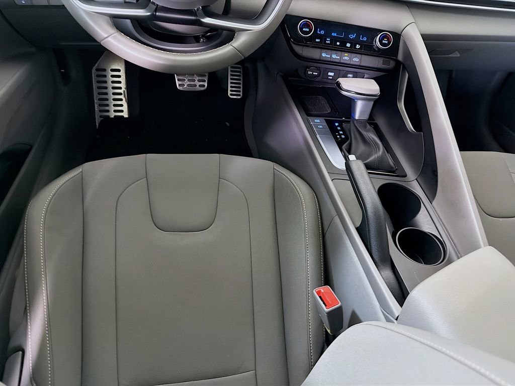 Used 2025 Hyundai Elantra Sport FWD image 24