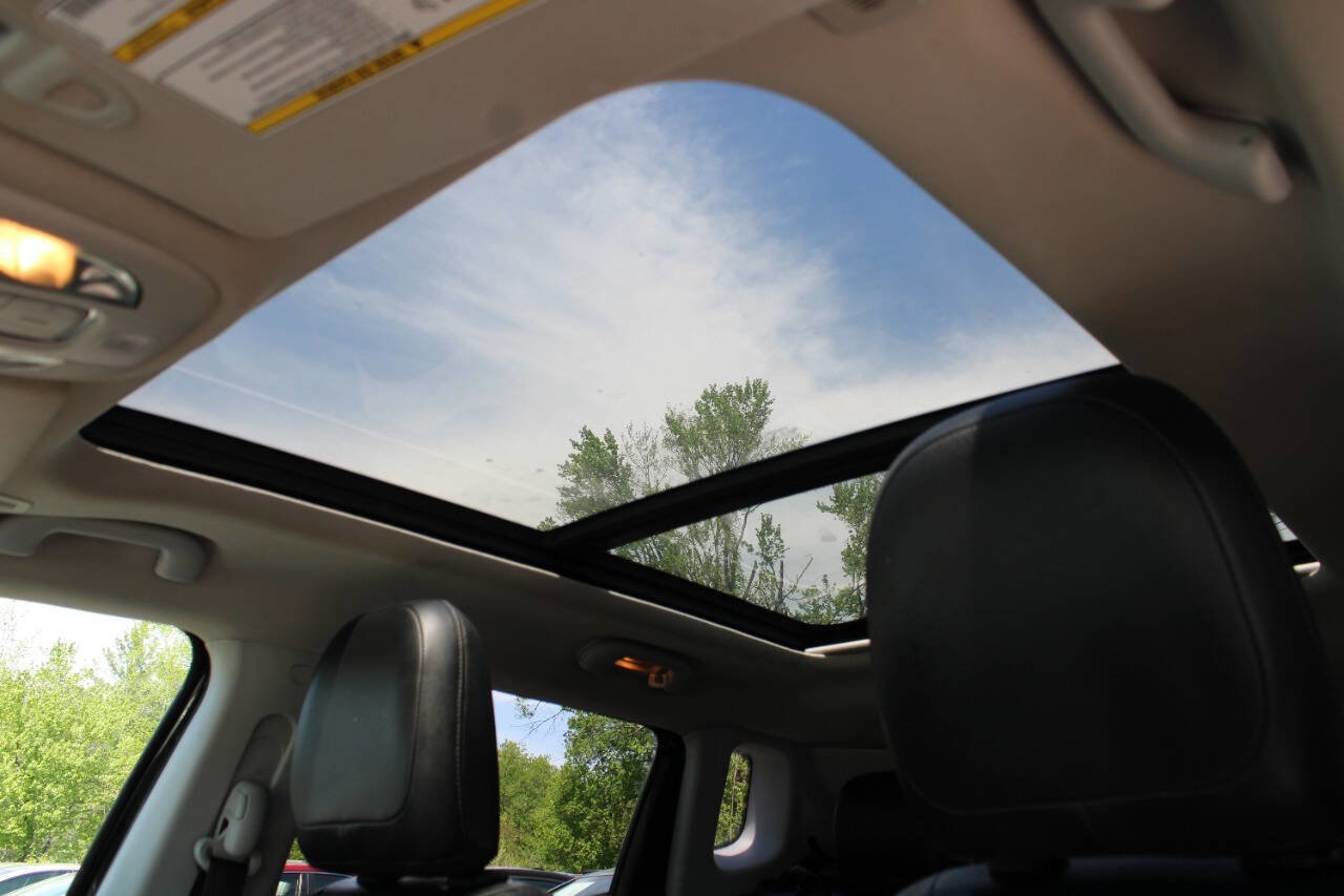 Used 2017 Jeep Compass Trailhawk w/ Navigation Group image 14