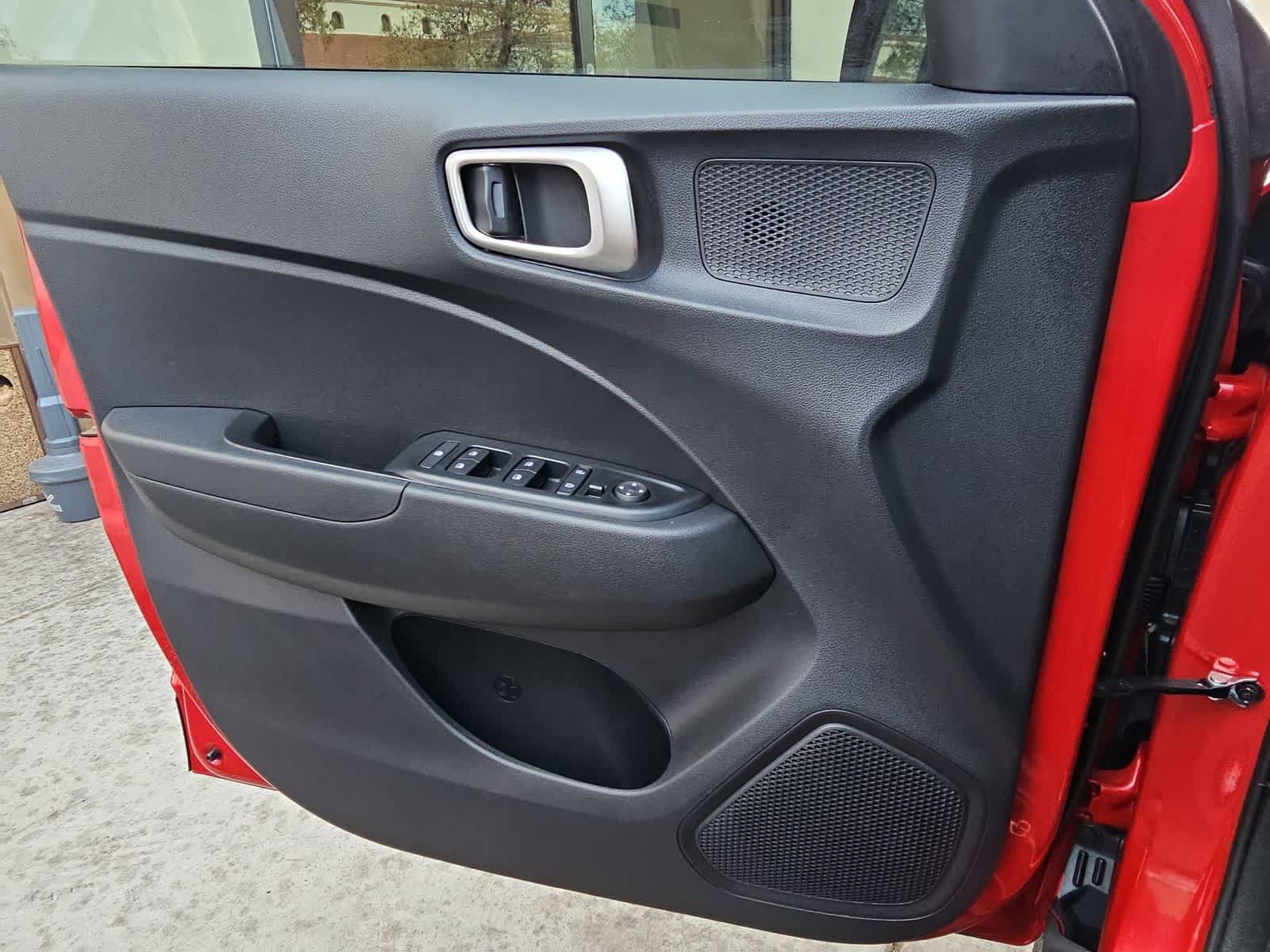 Used 2022 Hyundai Venue SEL FWD image 26