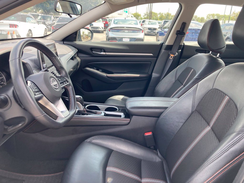 Used 2025 Nissan Altima 2.5 SR FWD image 10