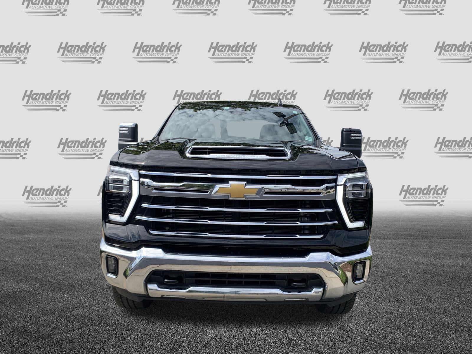 Used 2024 Chevrolet Silverado 2500 LTZ image 3