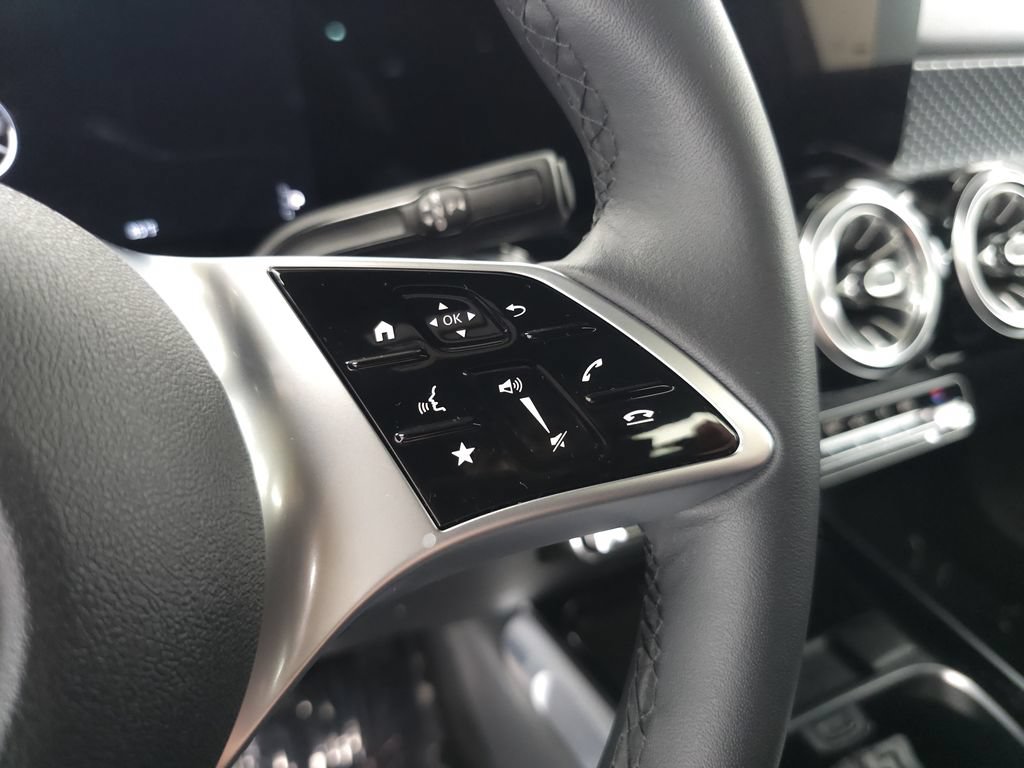 Certified 2026 Mercedes-Benz GLB 250 4MATIC image 12