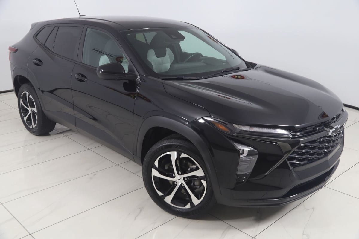 Used 2024 Chevrolet Trax RS FWD image 16