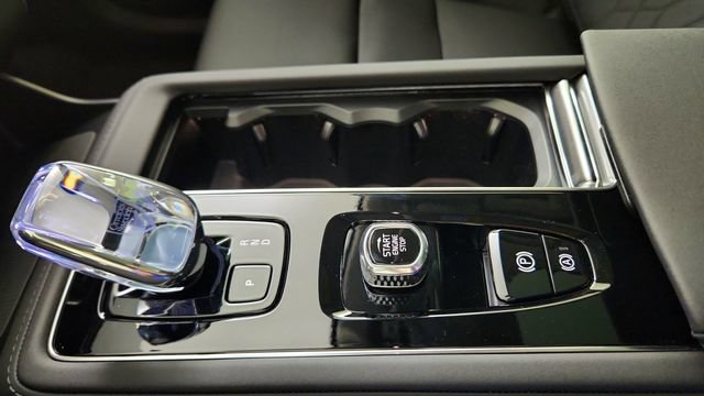 New 2026 Volvo XC90 T8 Plus w/ Protection Package AWD/4WD image 17