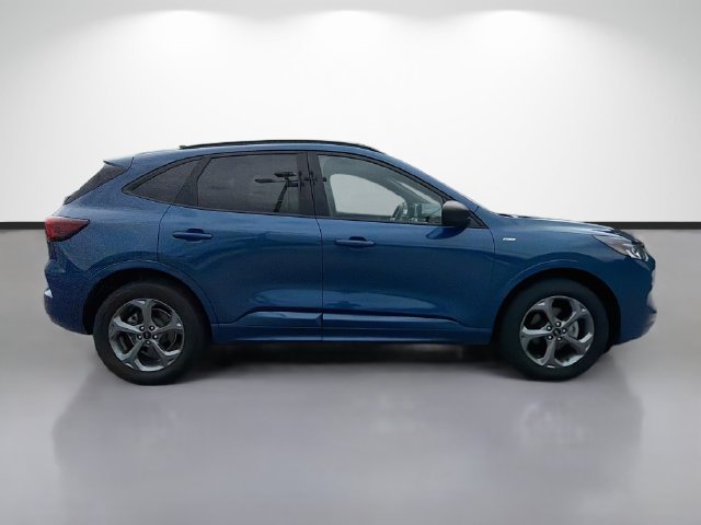 Used 2023 Ford Escape ST-Line AWD/4WD image 2