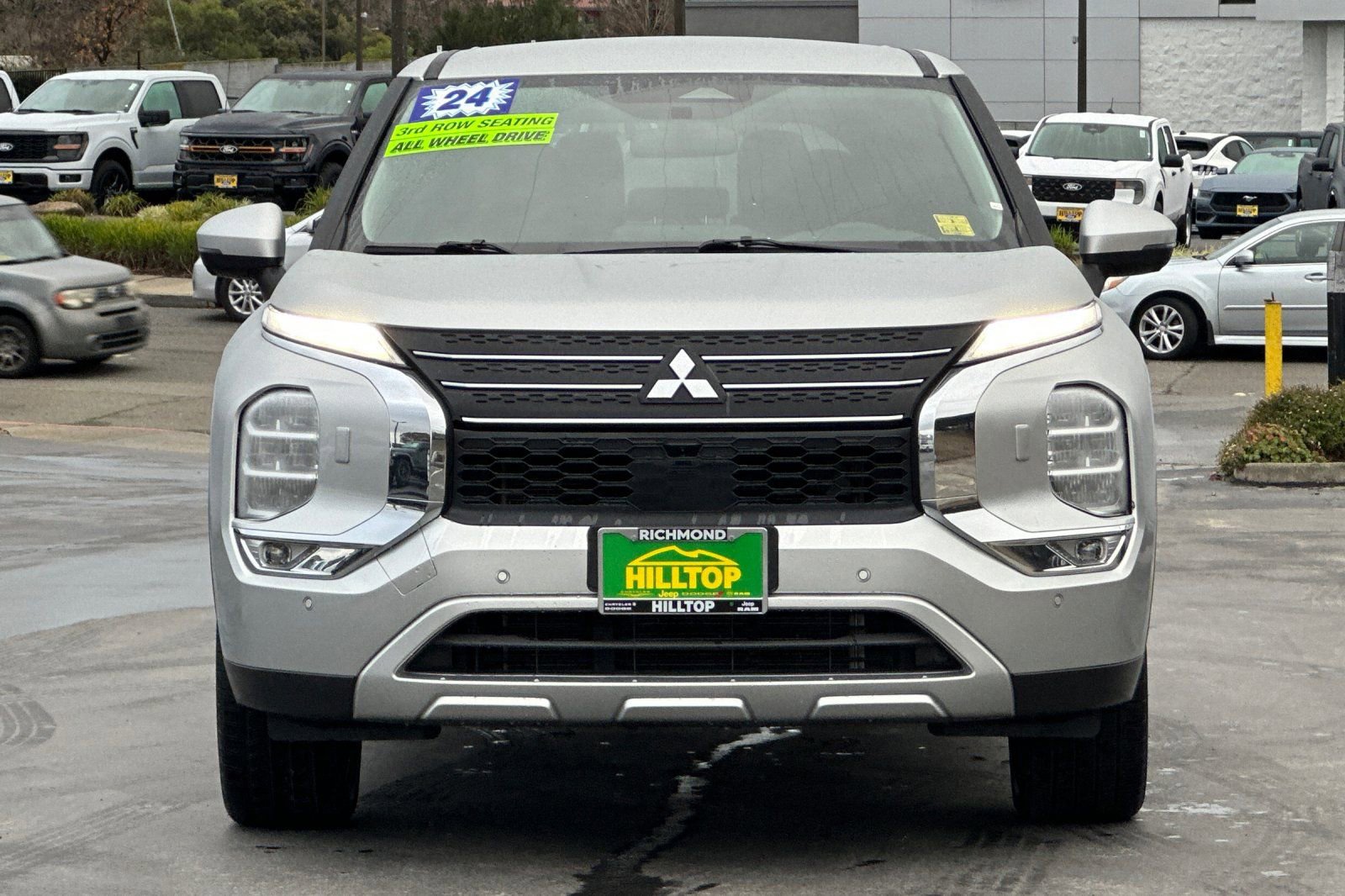 Used 2024 Mitsubishi Outlander SE image 11