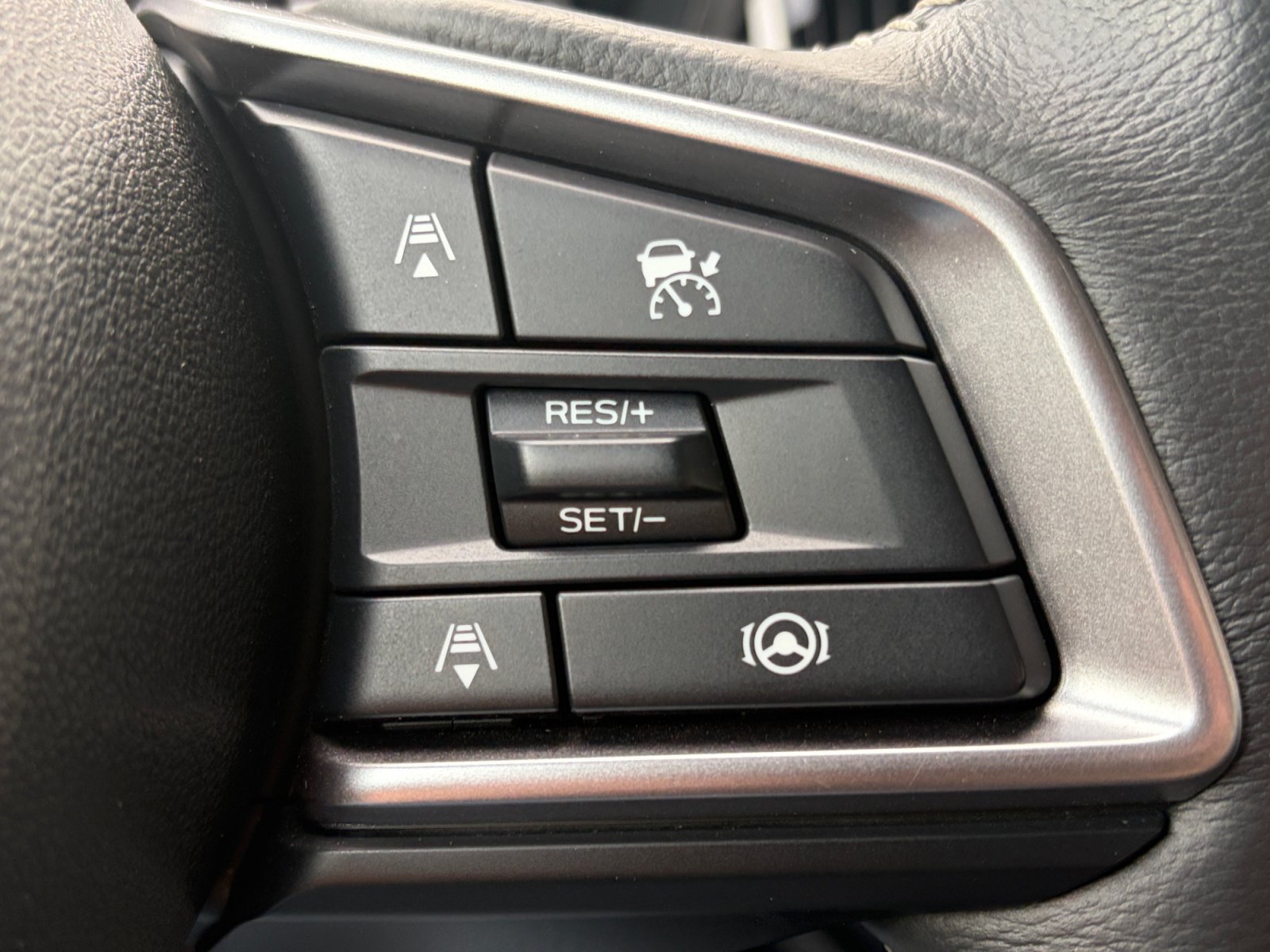 Used 2025 Subaru Outback Limited AWD/4WD image 18