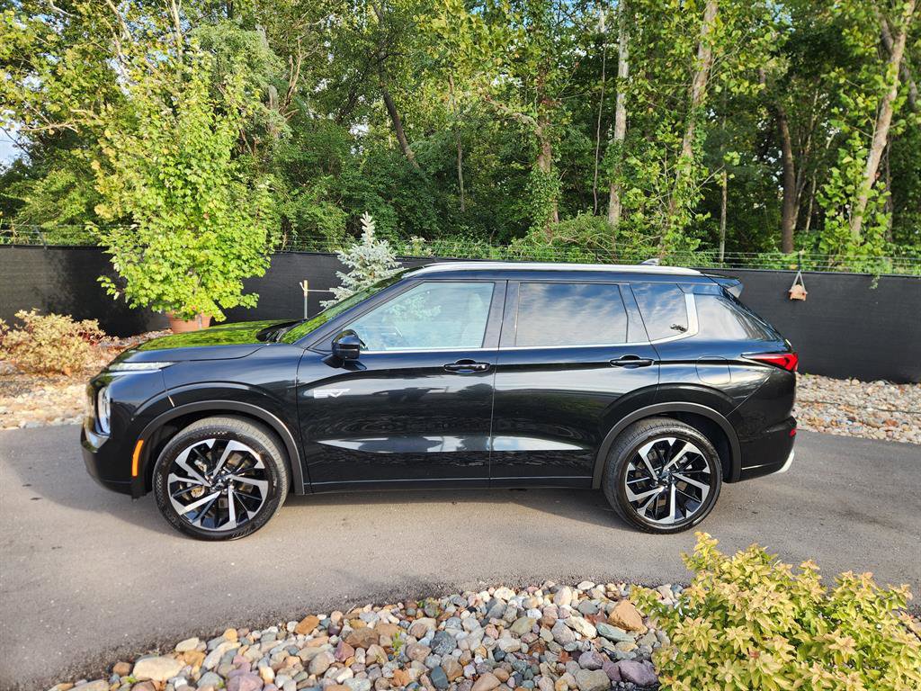 Used 2024 Mitsubishi Outlander SEL AWD/4WD image 2