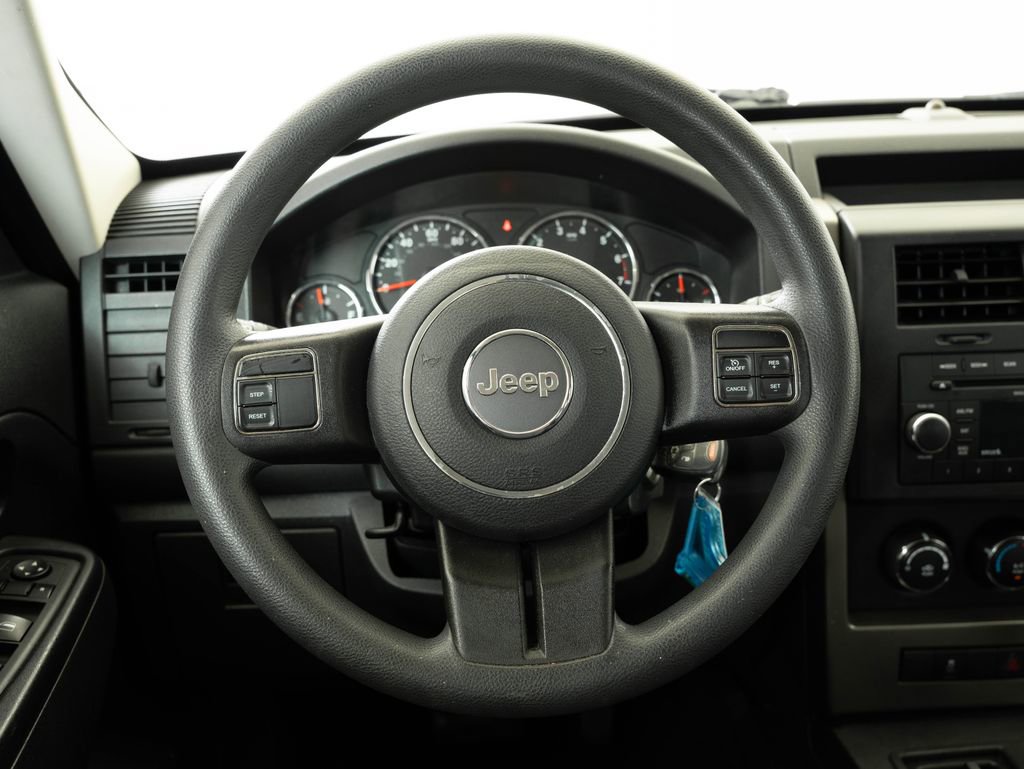 Used 2012 Jeep Liberty Sport RWD image 31