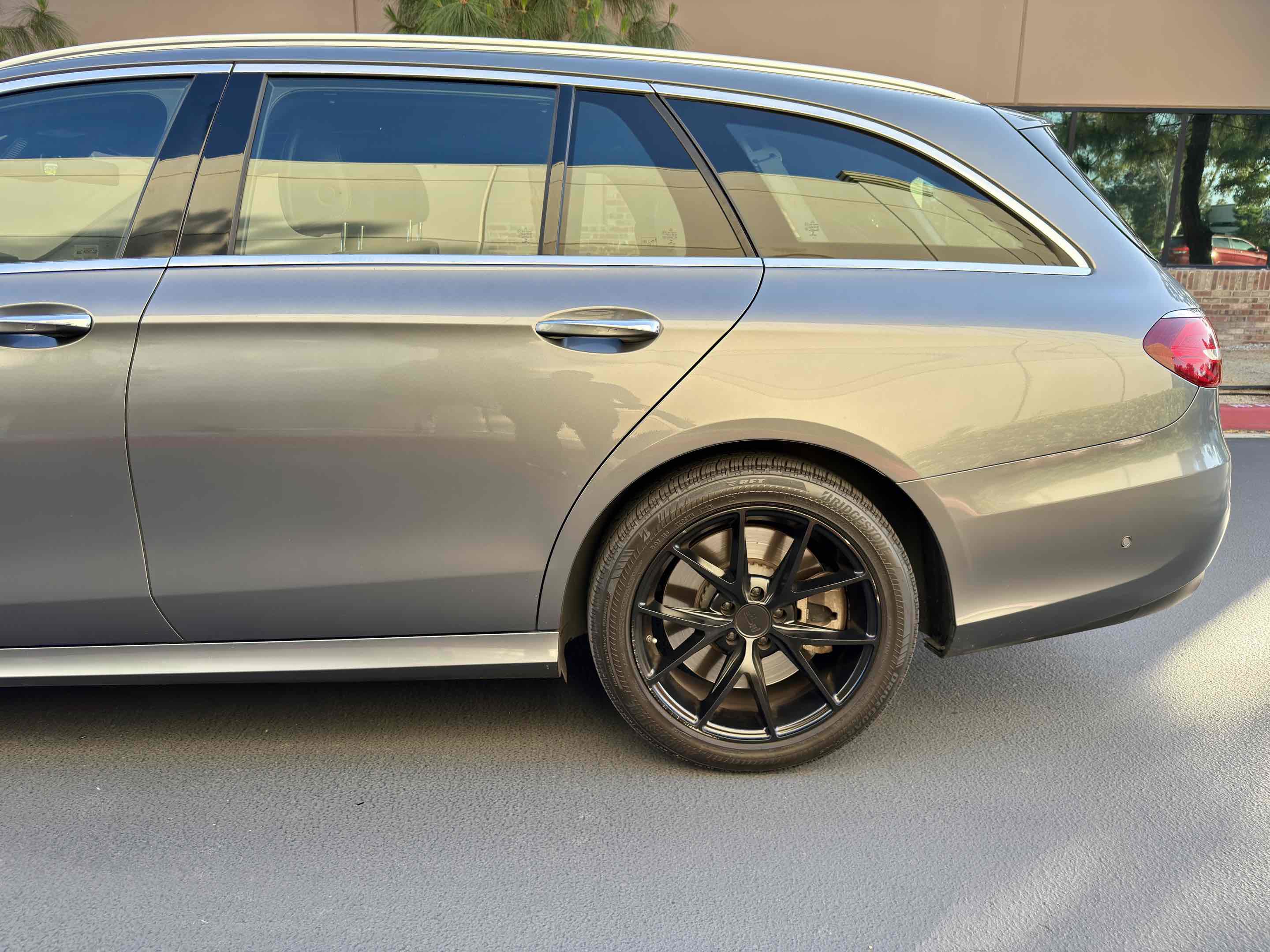 Used 2017 Mercedes-Benz E 400 4MATIC Wagon image 17