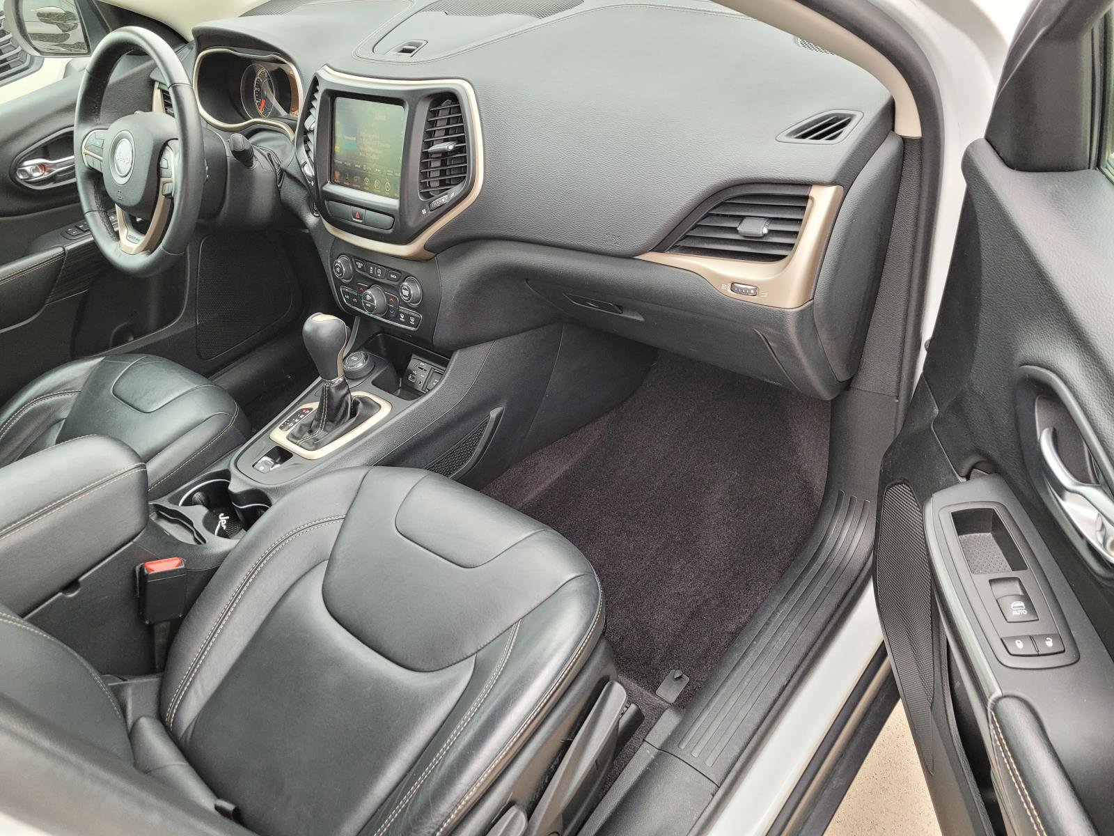 Used 2016 Jeep Cherokee Limited image 23