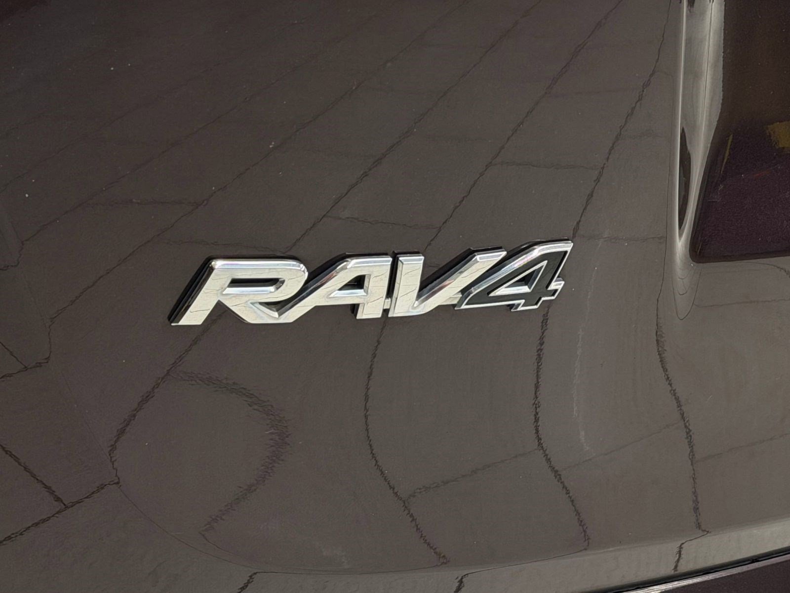 Used 2018 Toyota RAV4 XLE AWD/4WD image 30
