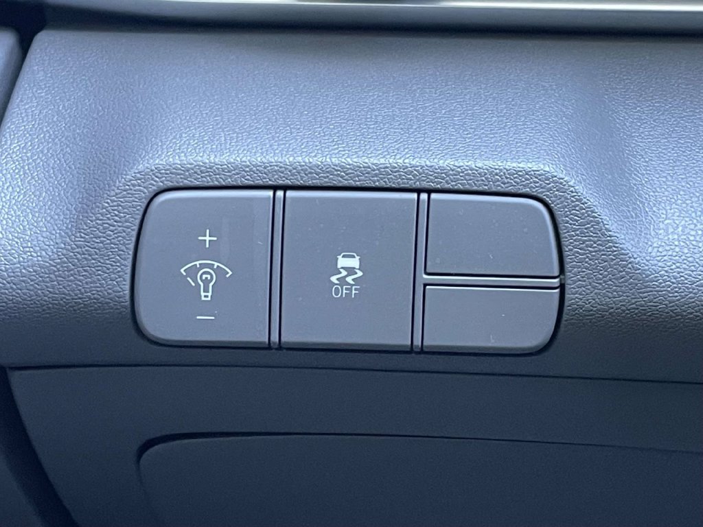 Certified 2024 Hyundai Elantra SEL FWD image 17
