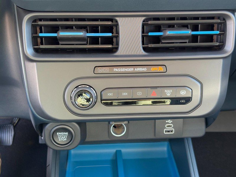 New 2025 Ford Maverick XLT image 17