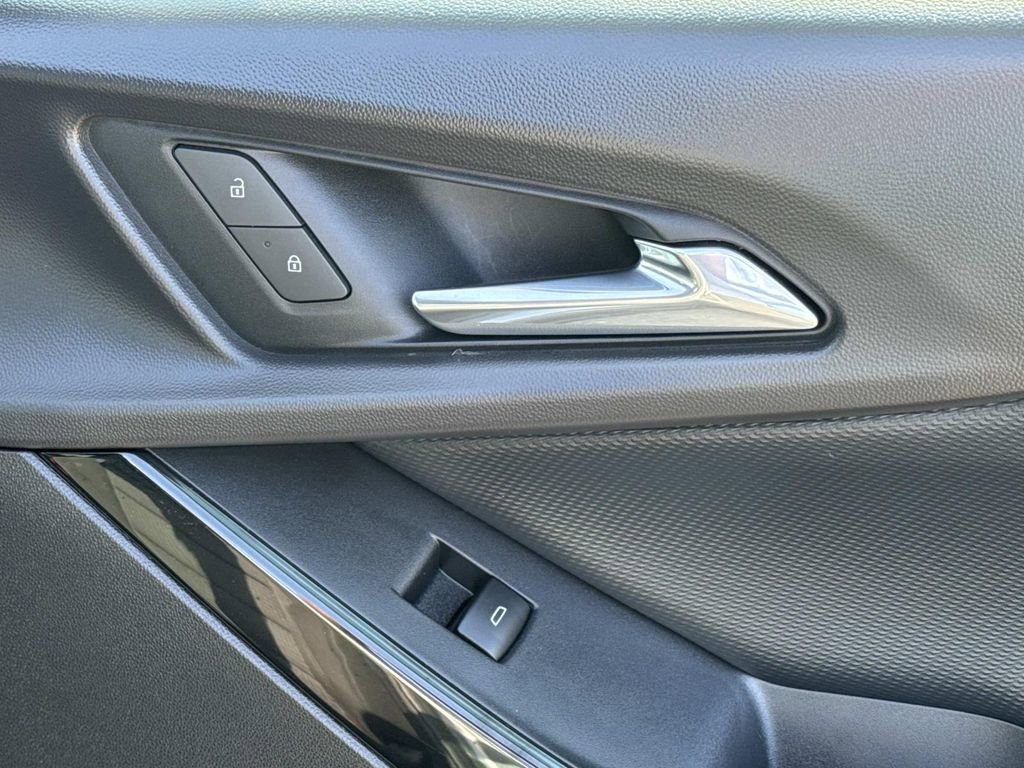 Certified 2025 Chevrolet Equinox LT FWD image 14
