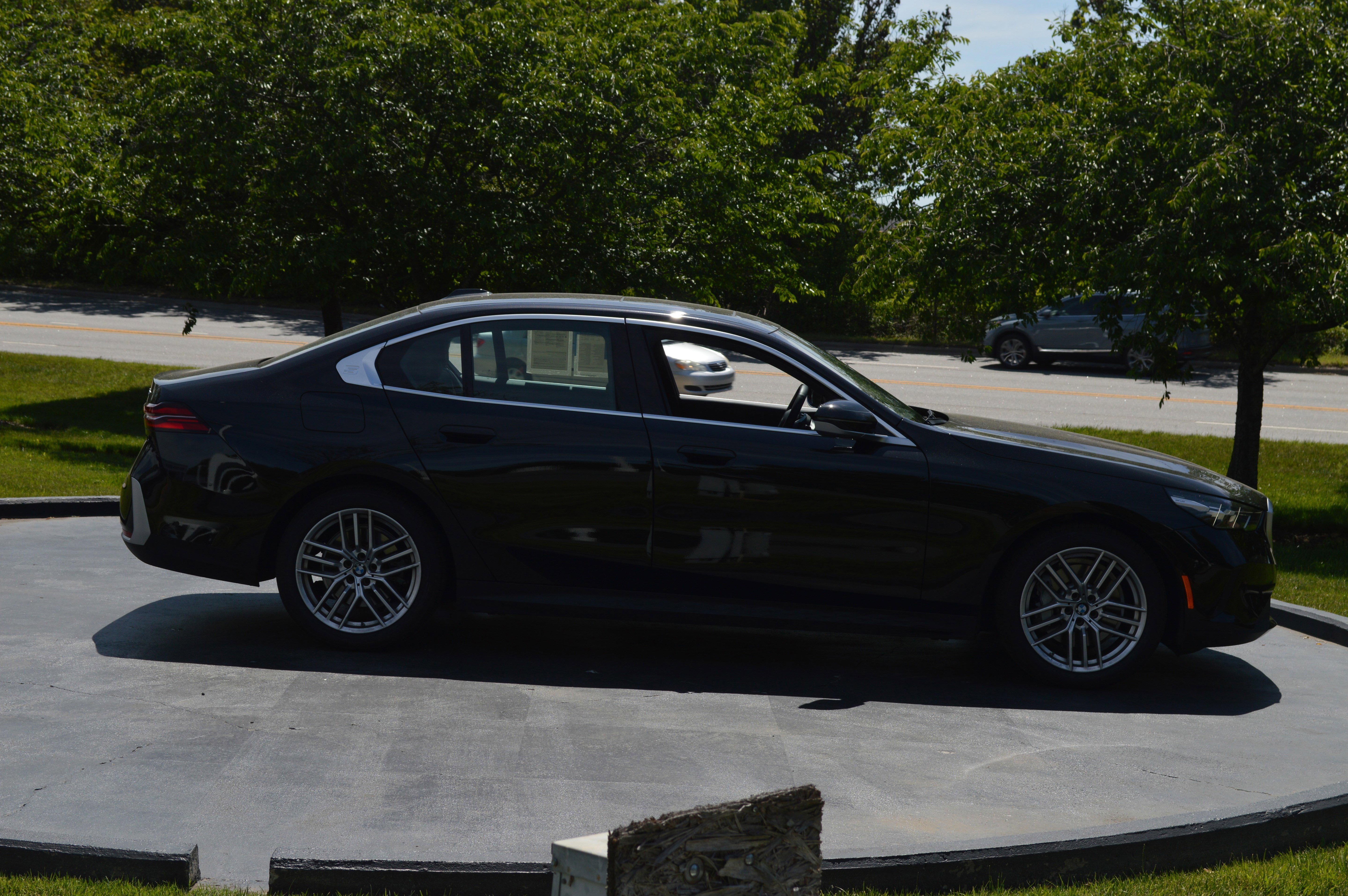 Certified 2025 BMW 530i xDrive AWD/4WD image 12