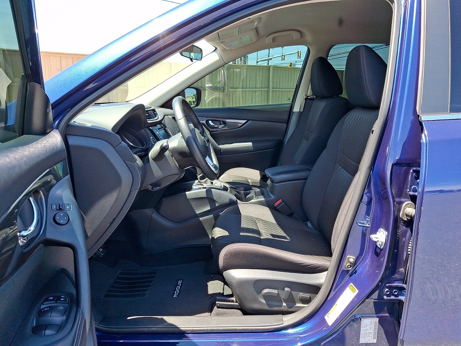 Used 2020 Nissan Rogue SV AWD/4WD image 14