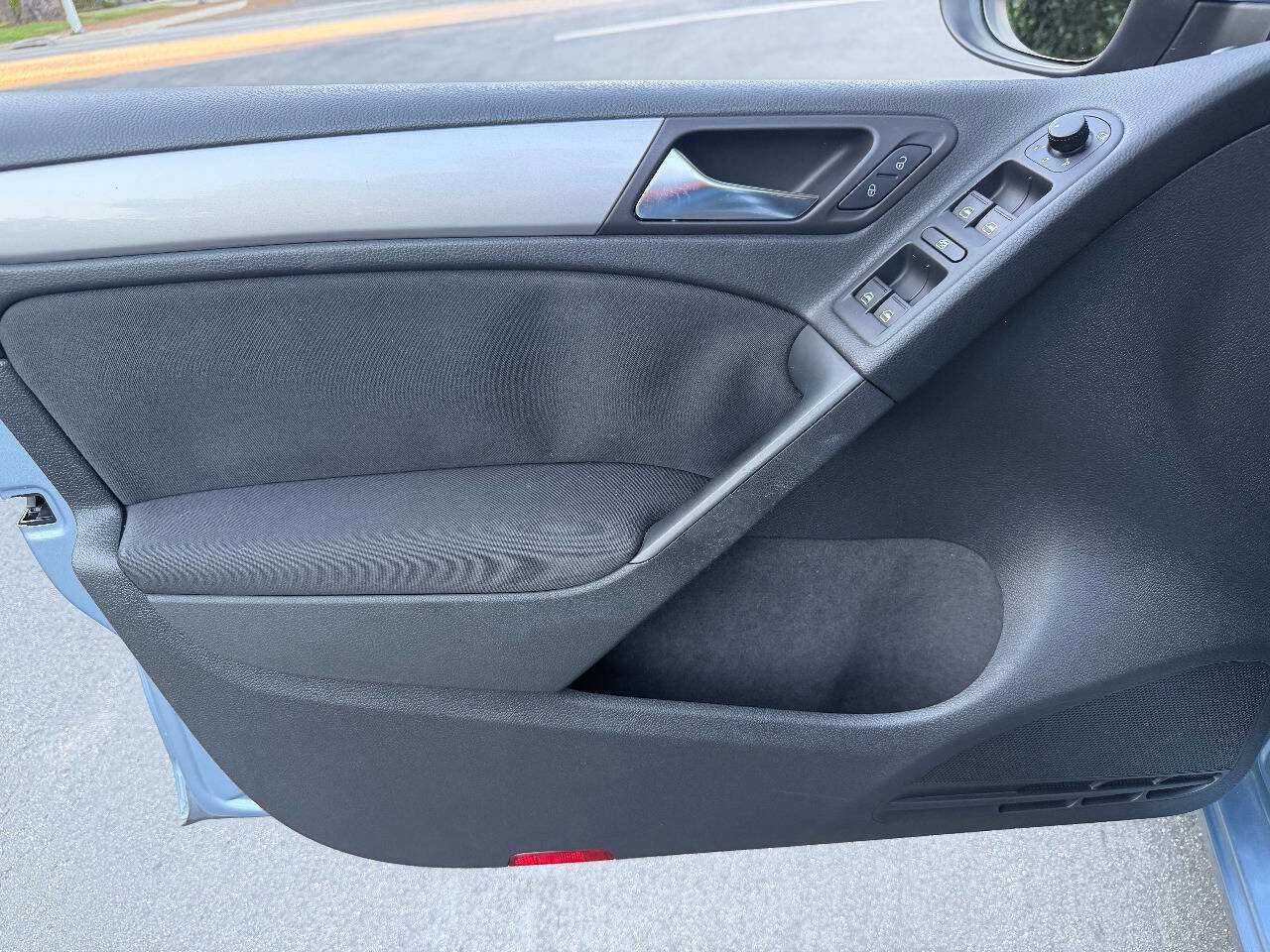 Used 2010 Volkswagen Golf 4-Door image 14