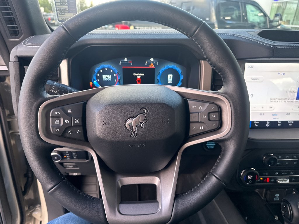 Used 2025 Ford Bronco Outer Banks AWD/4WD image 14