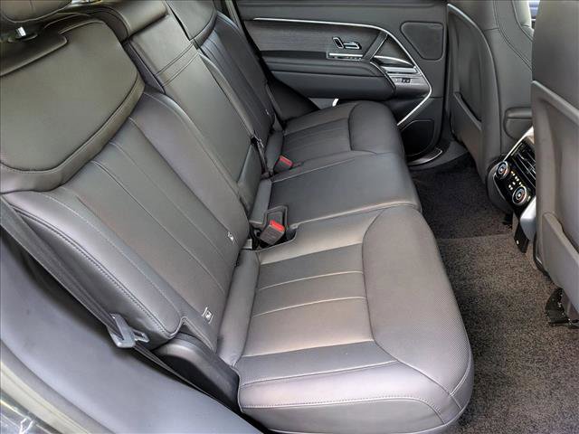 Certified 2025 Land Rover Range Rover SE image 21