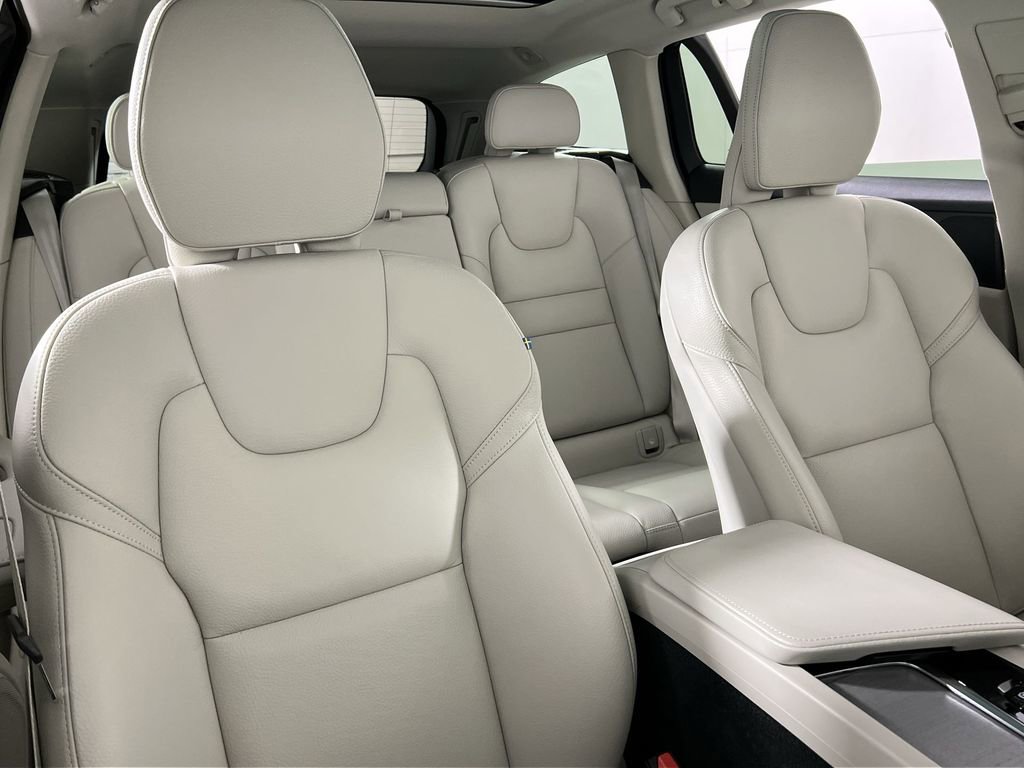 Certified 2024 Volvo V60 B5 Cross Country Plus image 25