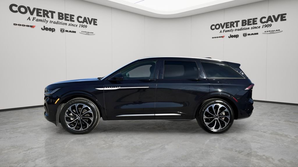 Used 2024 Lincoln Nautilus Reserve image 2