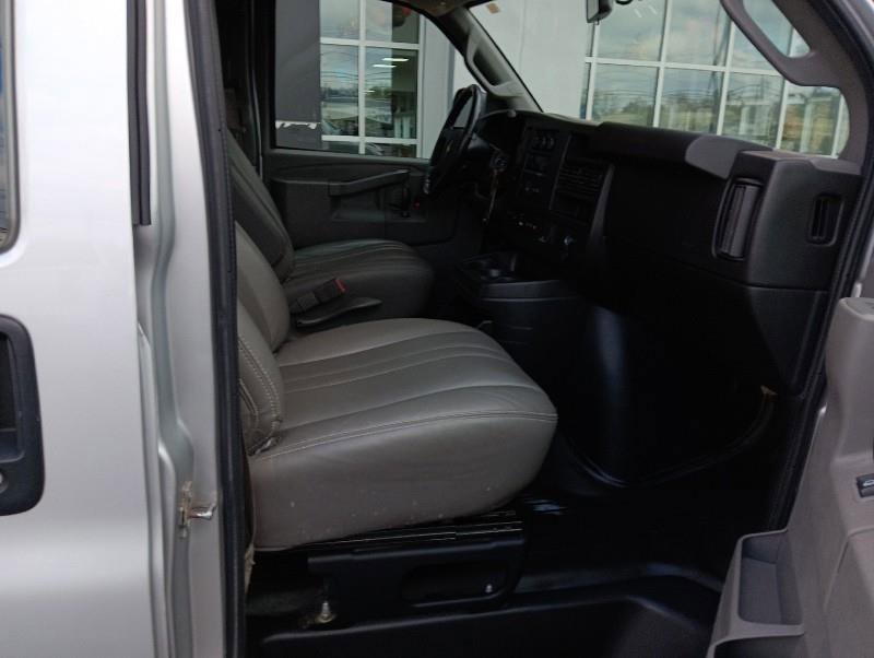Used 2020 Chevrolet Express 3500 w/ Driver Convenience Package image 24