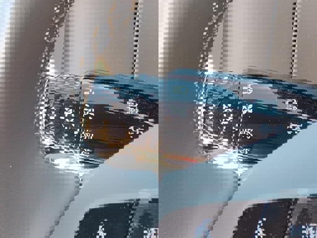 Certified 2025 Hyundai Elantra Sport image 18